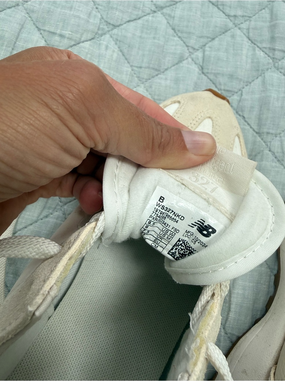 New Balance 327 Cream White Gum Sneakers – Women’s 9.5 - Picture 6 of 6